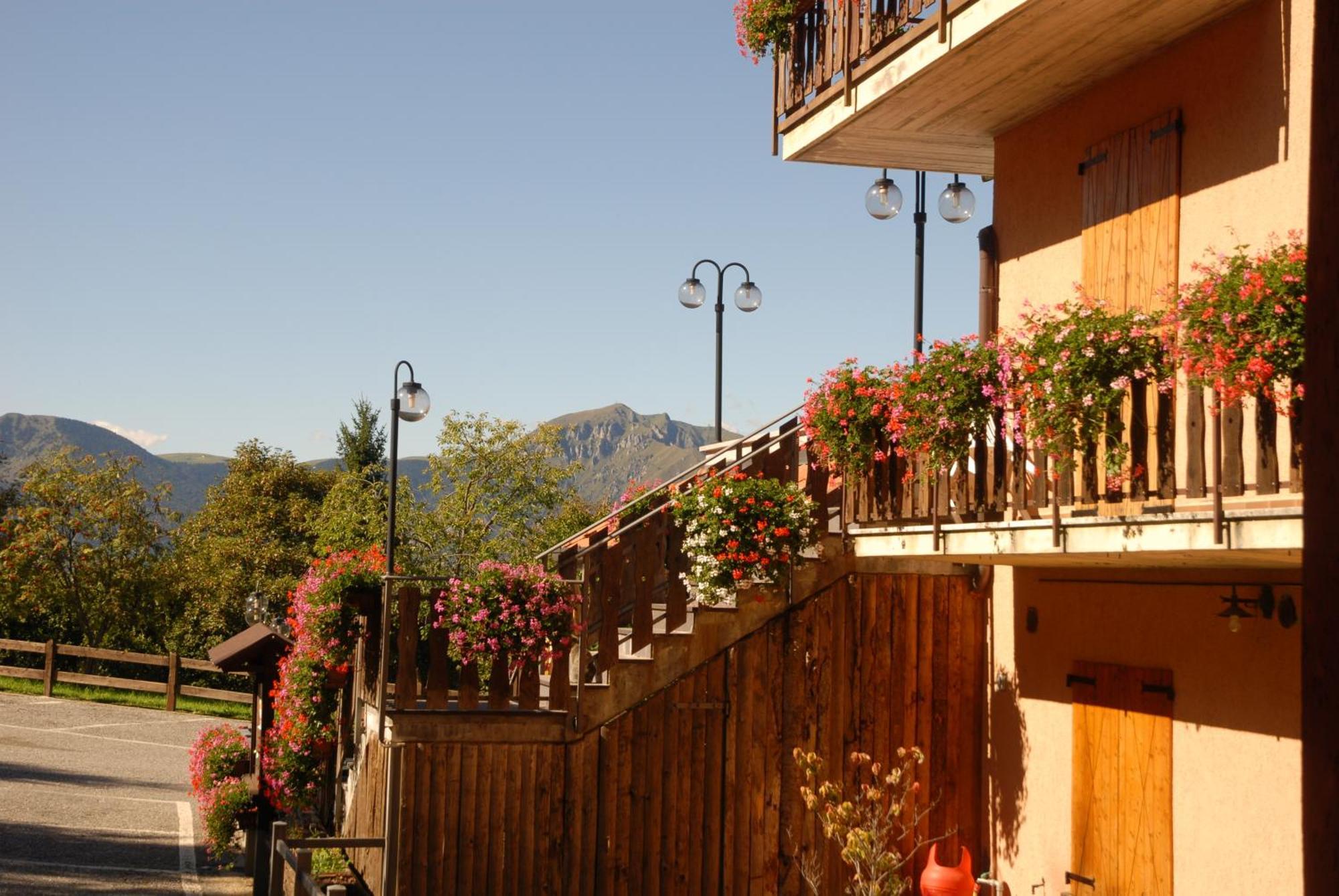 Albergo Legazzuolo Montecampione Artogne المظهر الخارجي الصورة